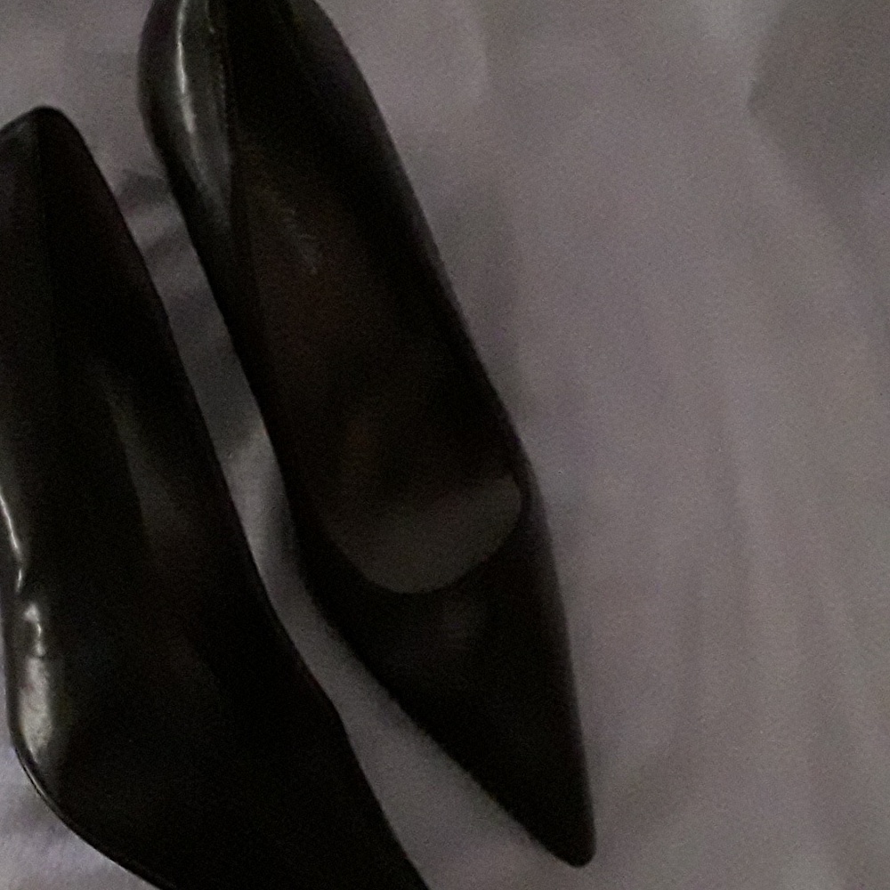 Black business like heels NWOT